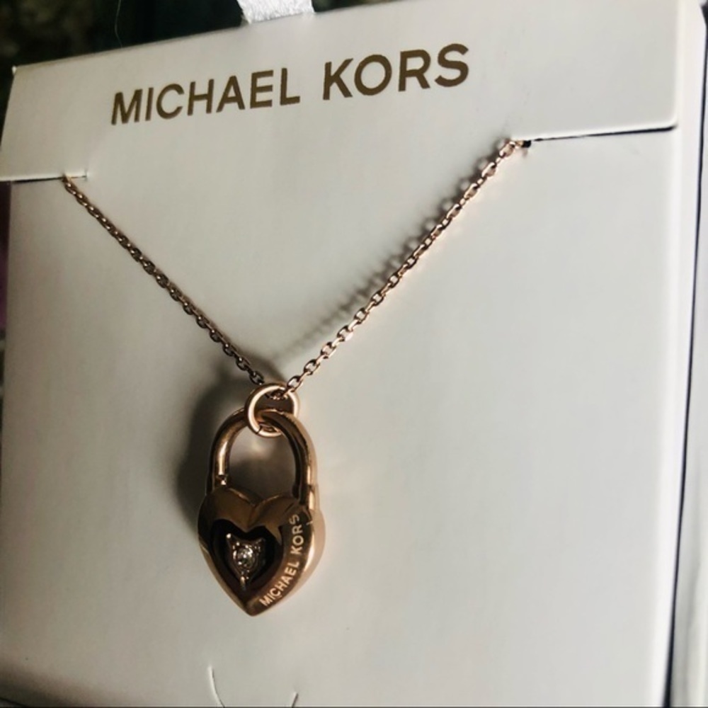 Michael Kors Rose Gold Heart Pendant Necklace Classic Logo NWT - Picture 3 of 3